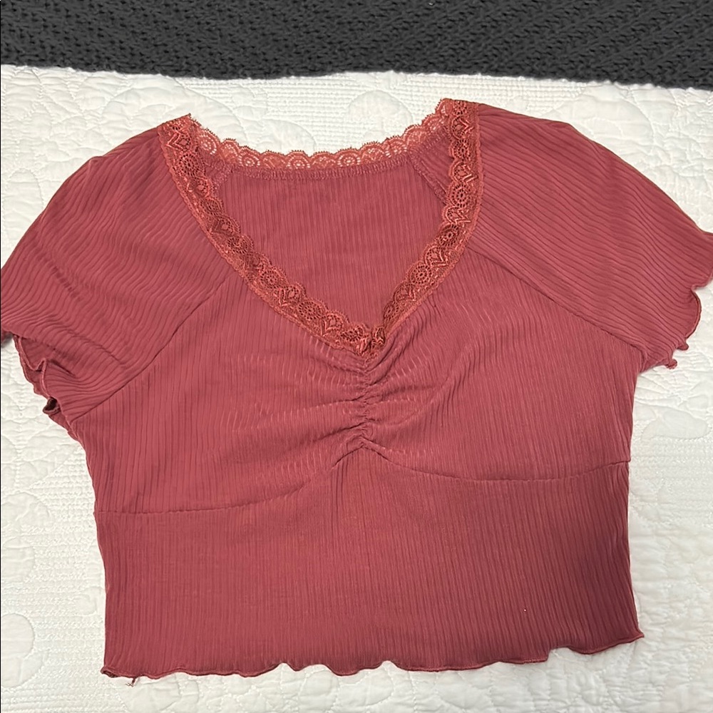 Pink Cropped Ribbed Blouse with Short Sleeves and Ruched Neckline